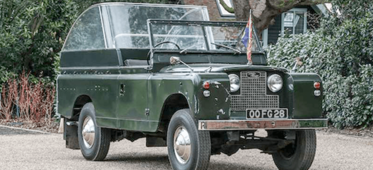 Церемониальный Land Rover Елизаветы II выставлен на аукцион