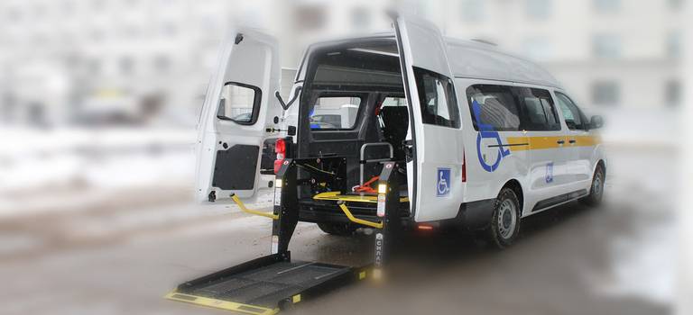 Peugeot Expert запускает социальную модель для перевозки маломобильных пассажиров