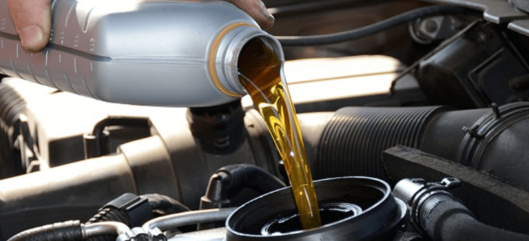 Когда и как часто менять моторное масло?