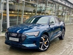 Audi e-tron Sportback 2021 г. (синий)