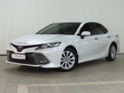 Toyota Camry 2018 г. (белый)