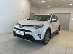 Toyota RAV4 2018 г. (белый)