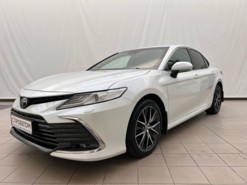Toyota Camry 2021 г. (белый)
