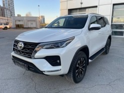 Toyota Fortuner 2021 г. (белый)
