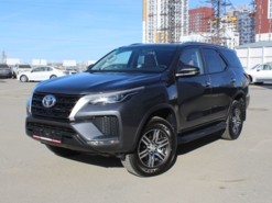 Toyota Fortuner 2022 г. (серый)