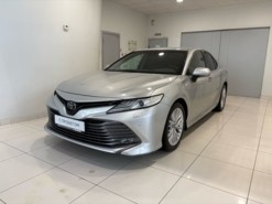 Toyota Camry 2018 г. (серебряный)