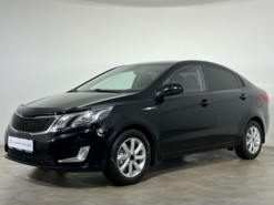 Kia Rio 2013 г. (черный)